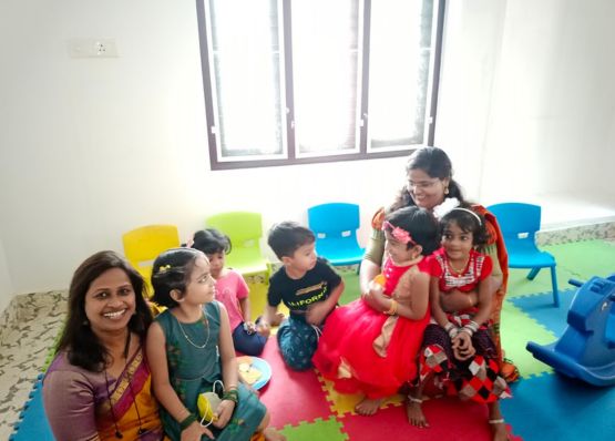 Play Group - The Buds